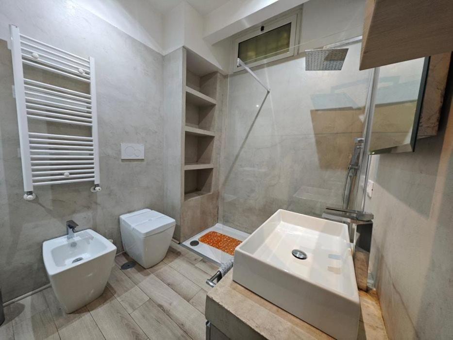 Clara's Con Ingresso Indipendente