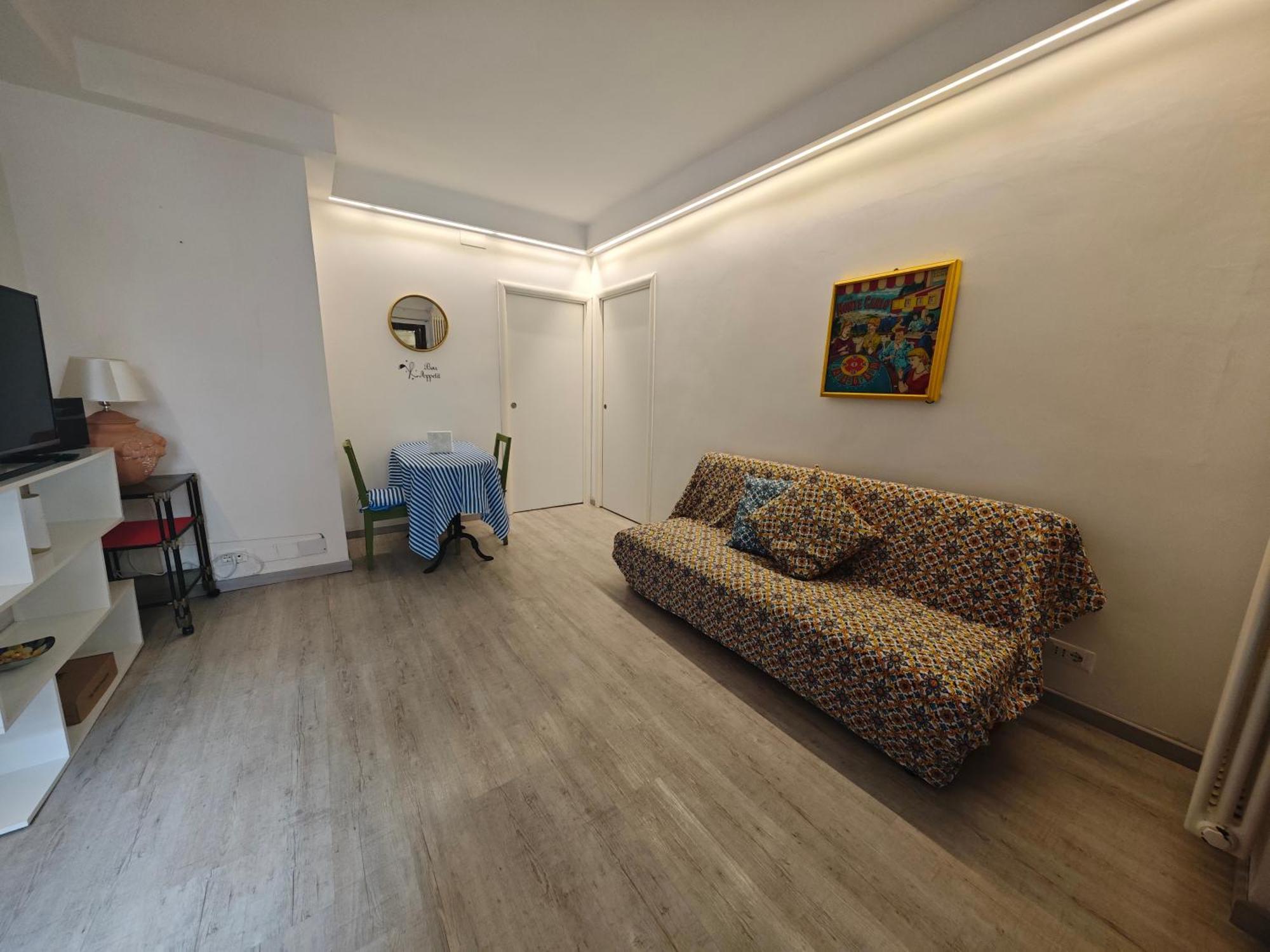 Clara's Con Ingresso Indipendente * Roma